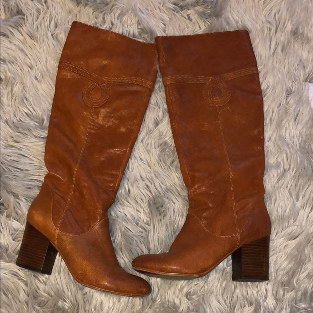 Brown heeled genuine leather boot